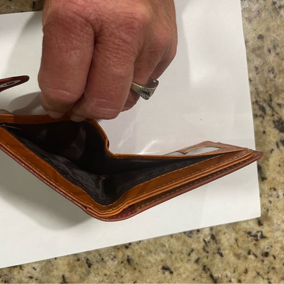 Leather wallet men’s or women’s  open 8.5” long closed 4.25” - Picture 3 of 7